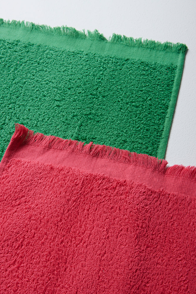 2 Pack Fringe Guest Towels Green And Red (1)