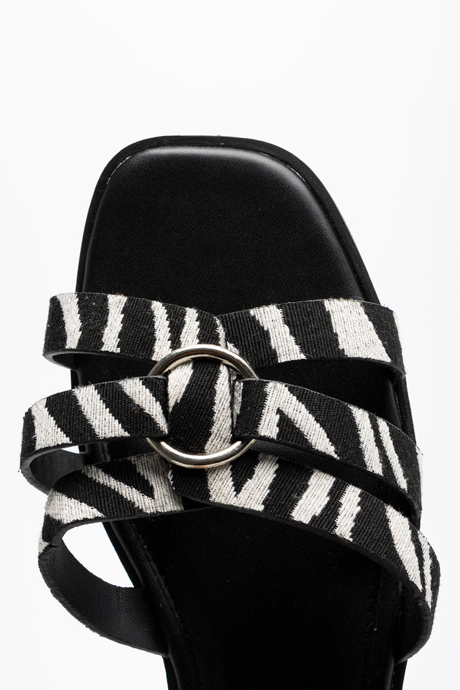 Circle Trim Sandal Black & White (4)