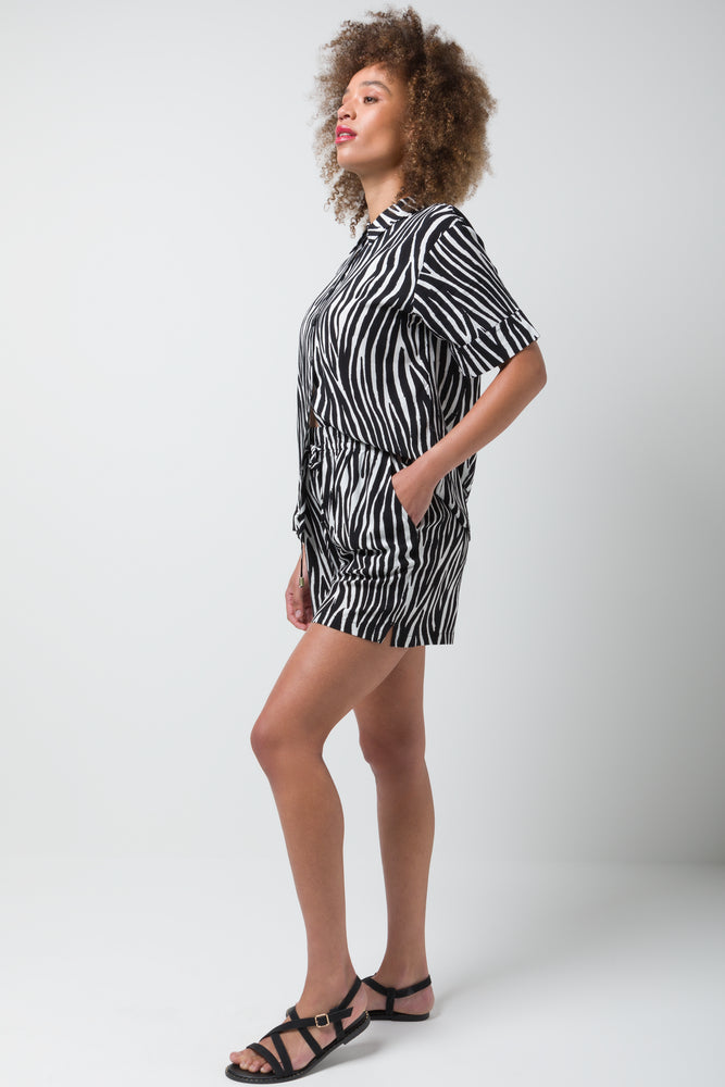 Relaxed Pull On Shorts Black (2)