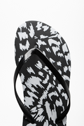 Abstract Flip Flop Black (4)