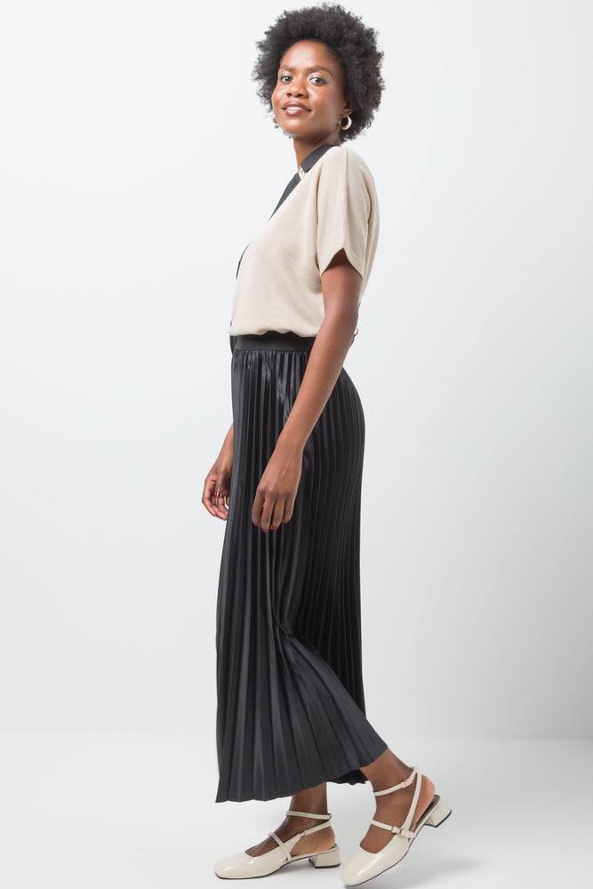 Satin Maxi Pleated Skirt Black (2)