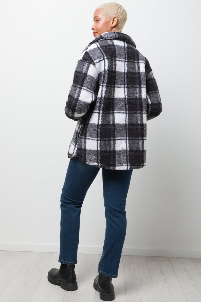 Check Sherpa Shacket Black (2)