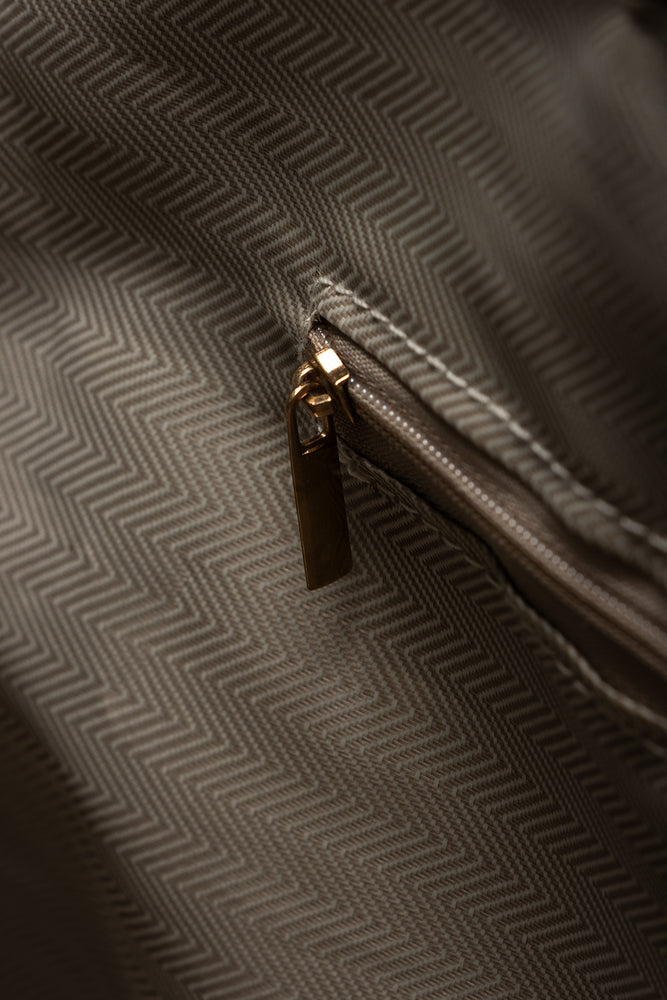 Diagonal Zip Tote Bag Black (4)
