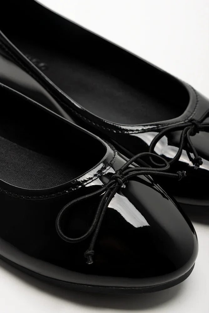 PATENT ALMOND TOE BALLERINA PUMP BLK (2)