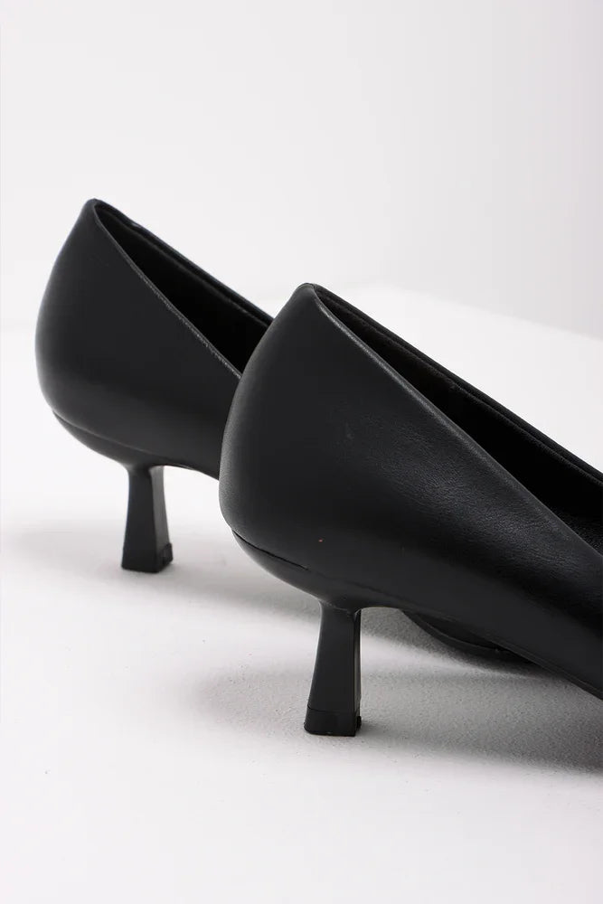 Kitten Heel Court Shoe Black (3)