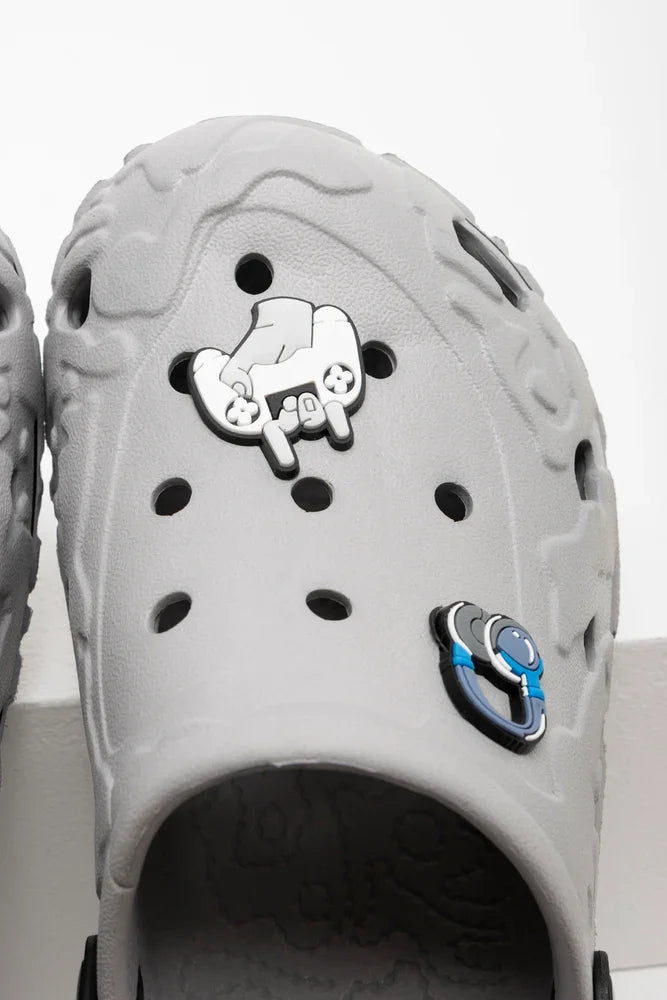 CLOG WITH CHARMS GREY (4)