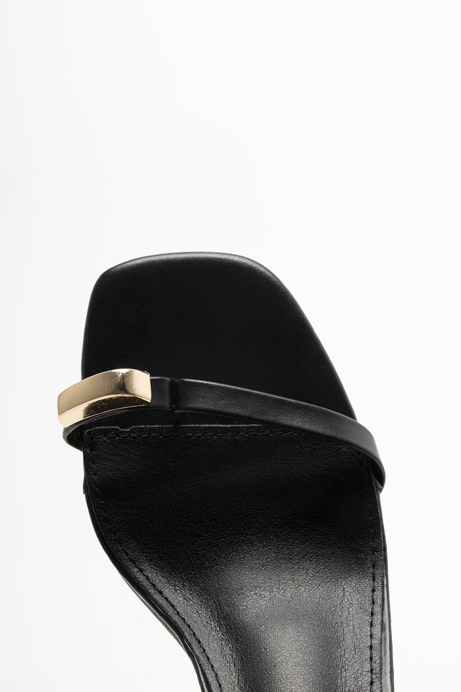 Toe Loop Heel Sandals Black (4)