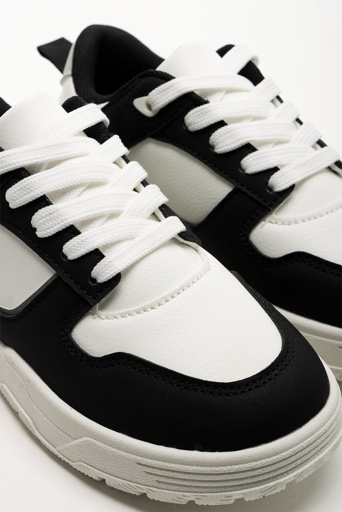 Sneakers Black And White (2)