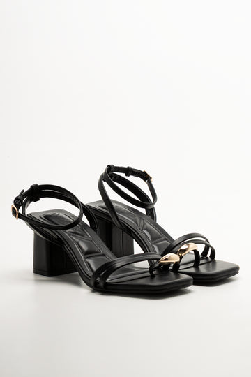 Toe Loop Block Heels Black