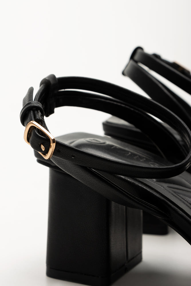 Toe Loop Block Heels Black (3)