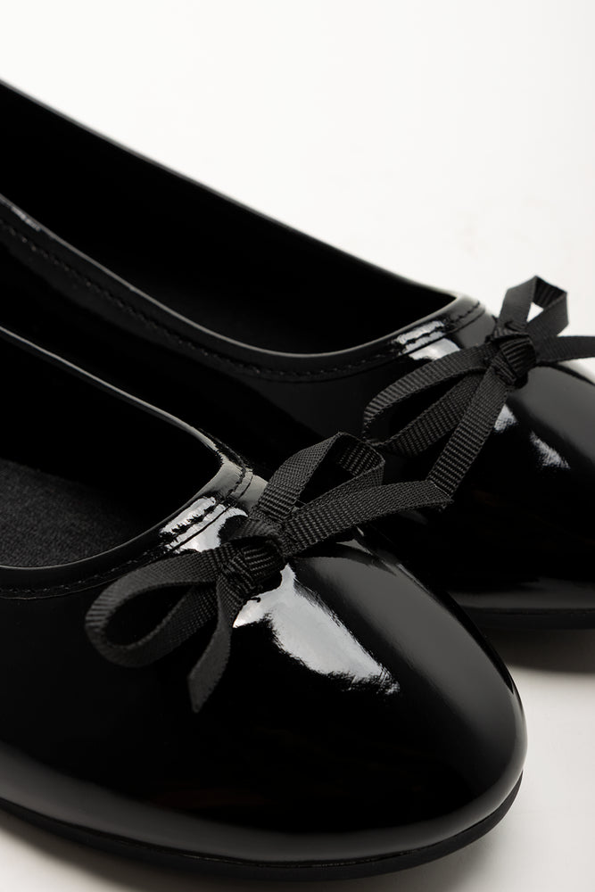 Patent Almond Toe Pump Black (2)