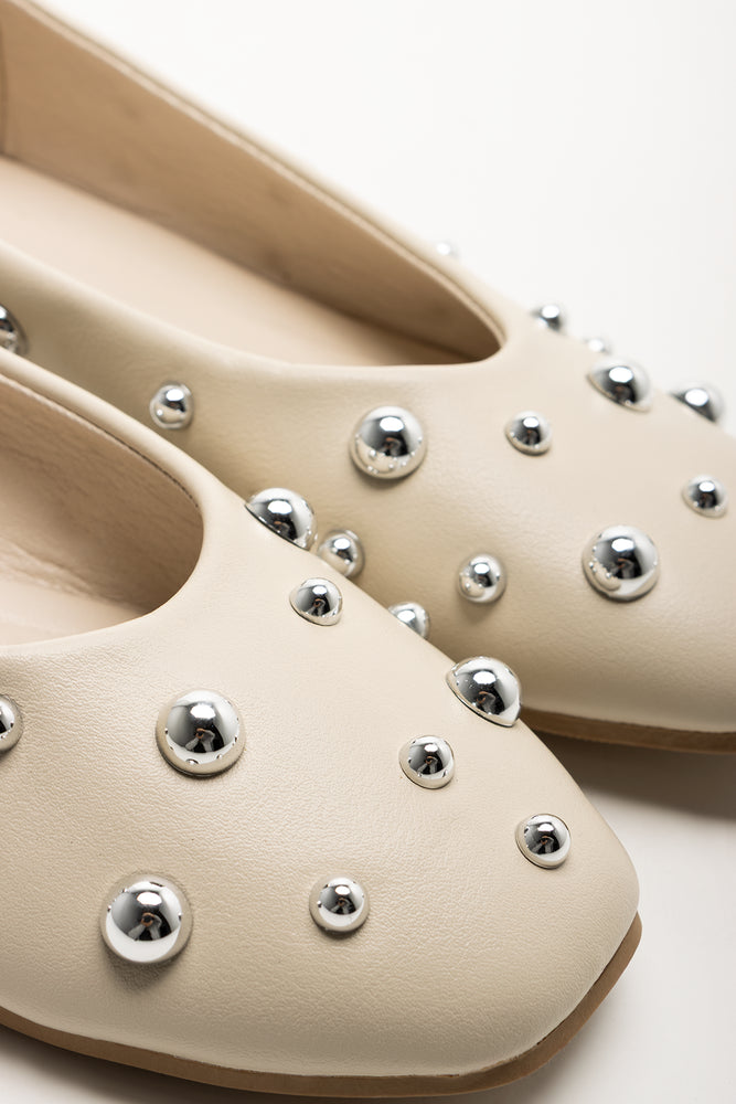 Studded Pumps Natural (2)