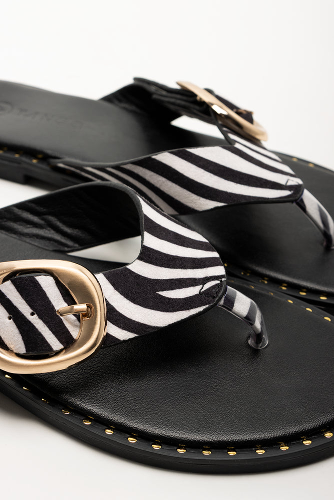 Thong Mule with Buckle Black (2)