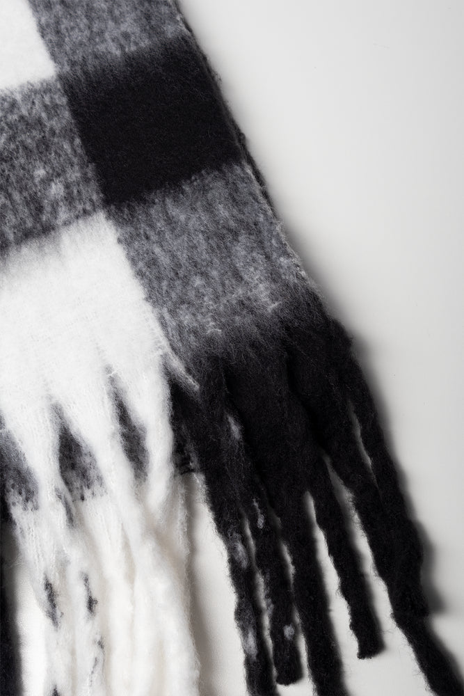 Check Knit Scarf Black & White (1)