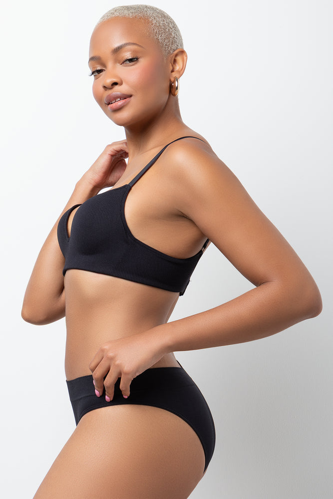 Seam Free Plunge Bralette Black (1)